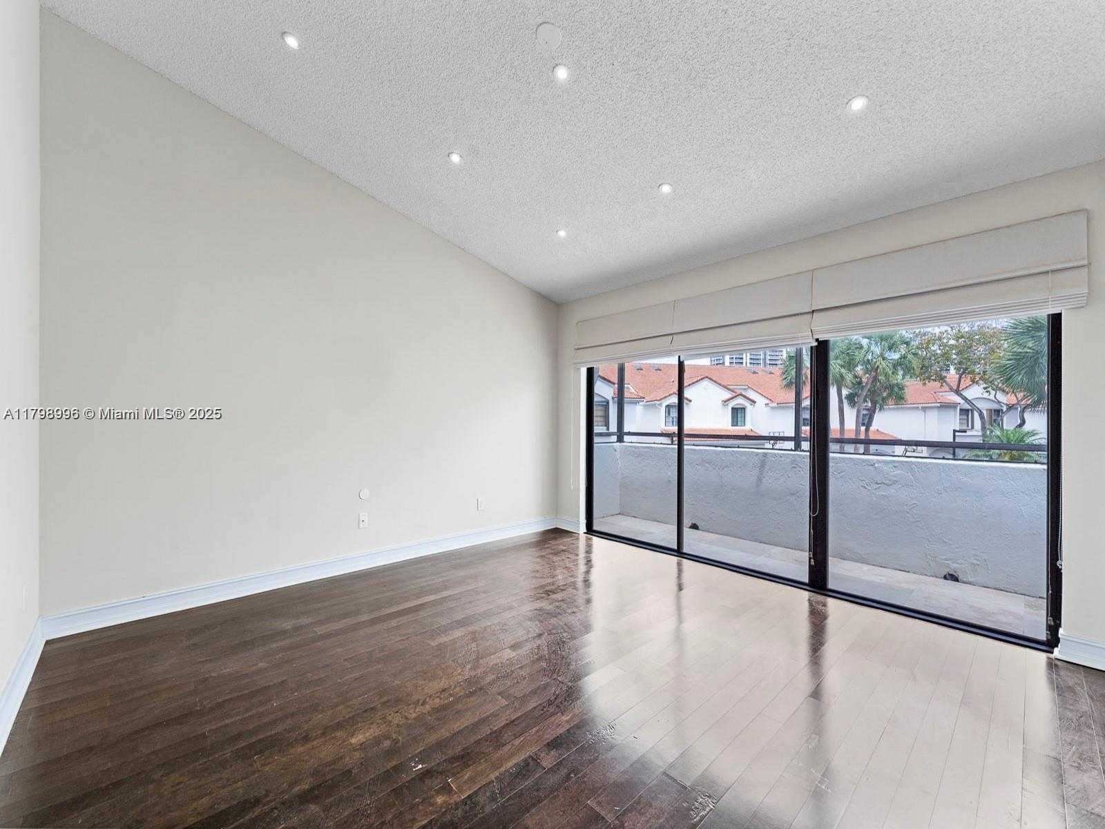 Small Image of 3501 MAGELLAN #638, Aventura Number 7