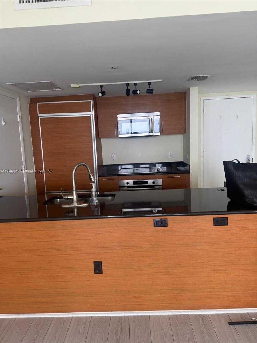 Small Image of 50 BISCAYNE BLVD #2204, Miami Number 3