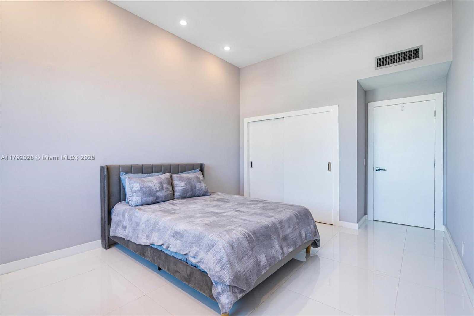 Small Image of 6770 INDIAN CREEK DR #TS-P, Miami Beach Number 13