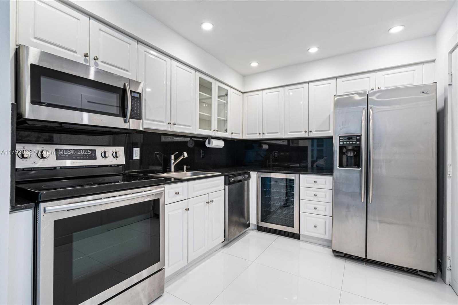 Small Image of 6770 INDIAN CREEK DR #TS-P, Miami Beach Number 5