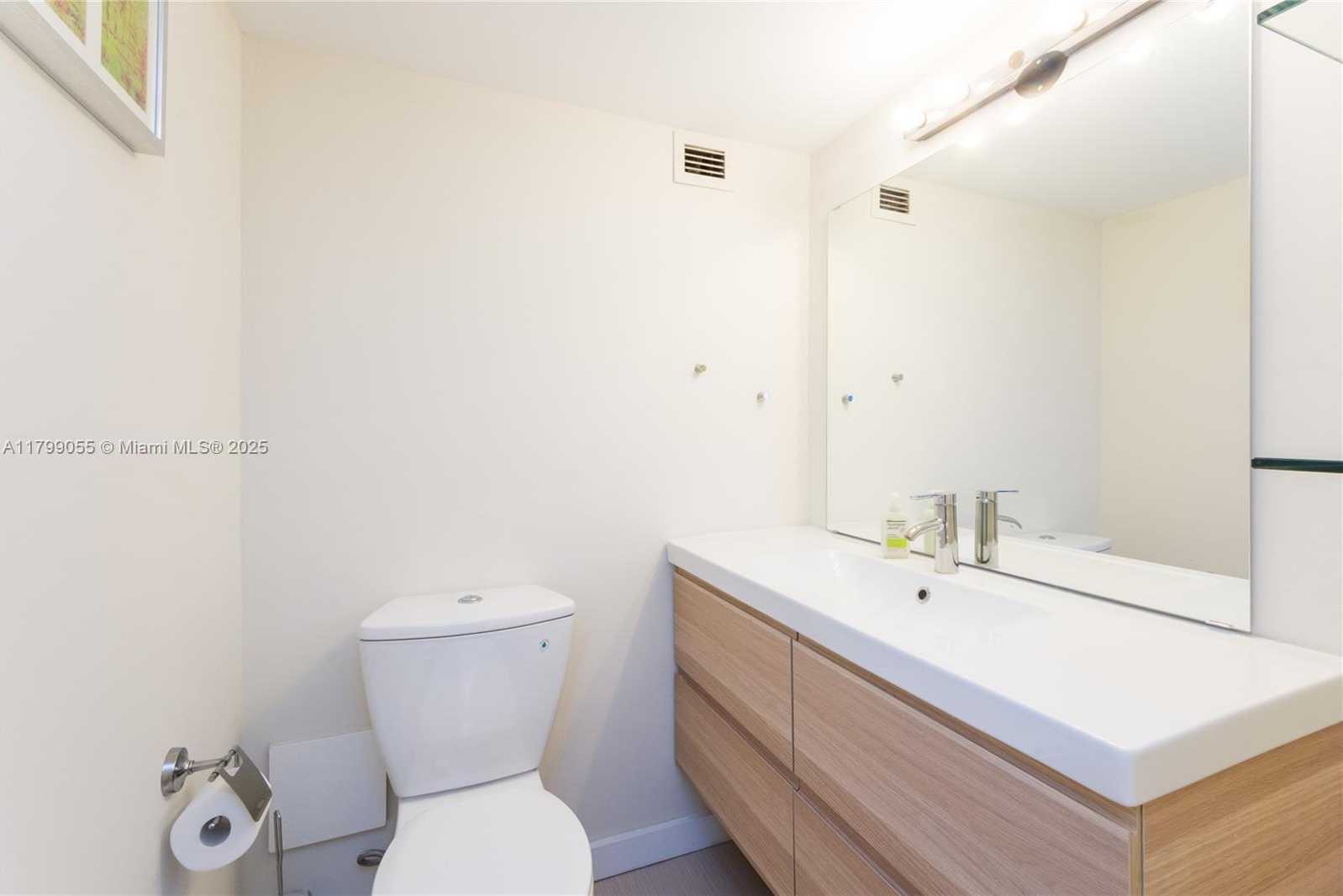 Small Image of 1020 MERIDIAN AVE #307, Miami Beach Number 13