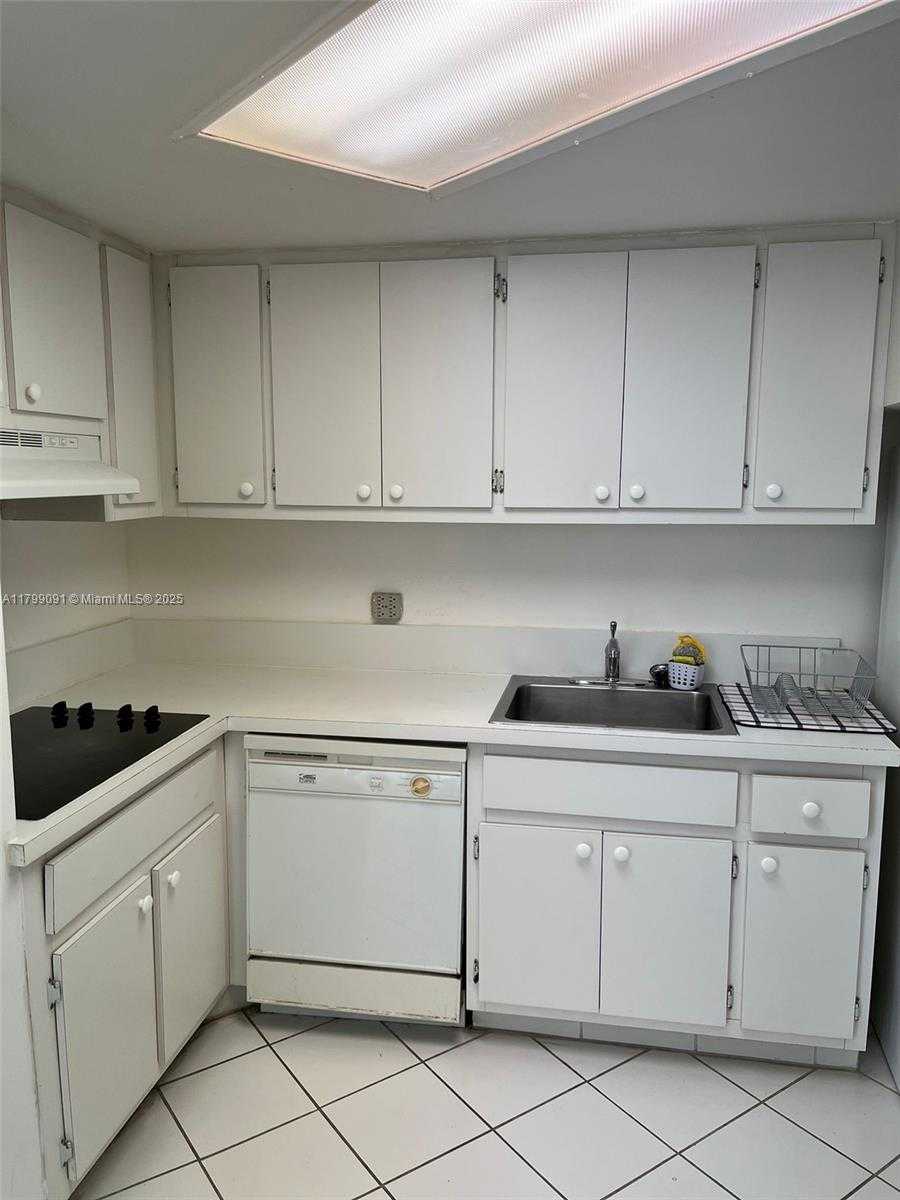Small Image of 801 BRICKELL BAY DR #1567, Miami Number 12