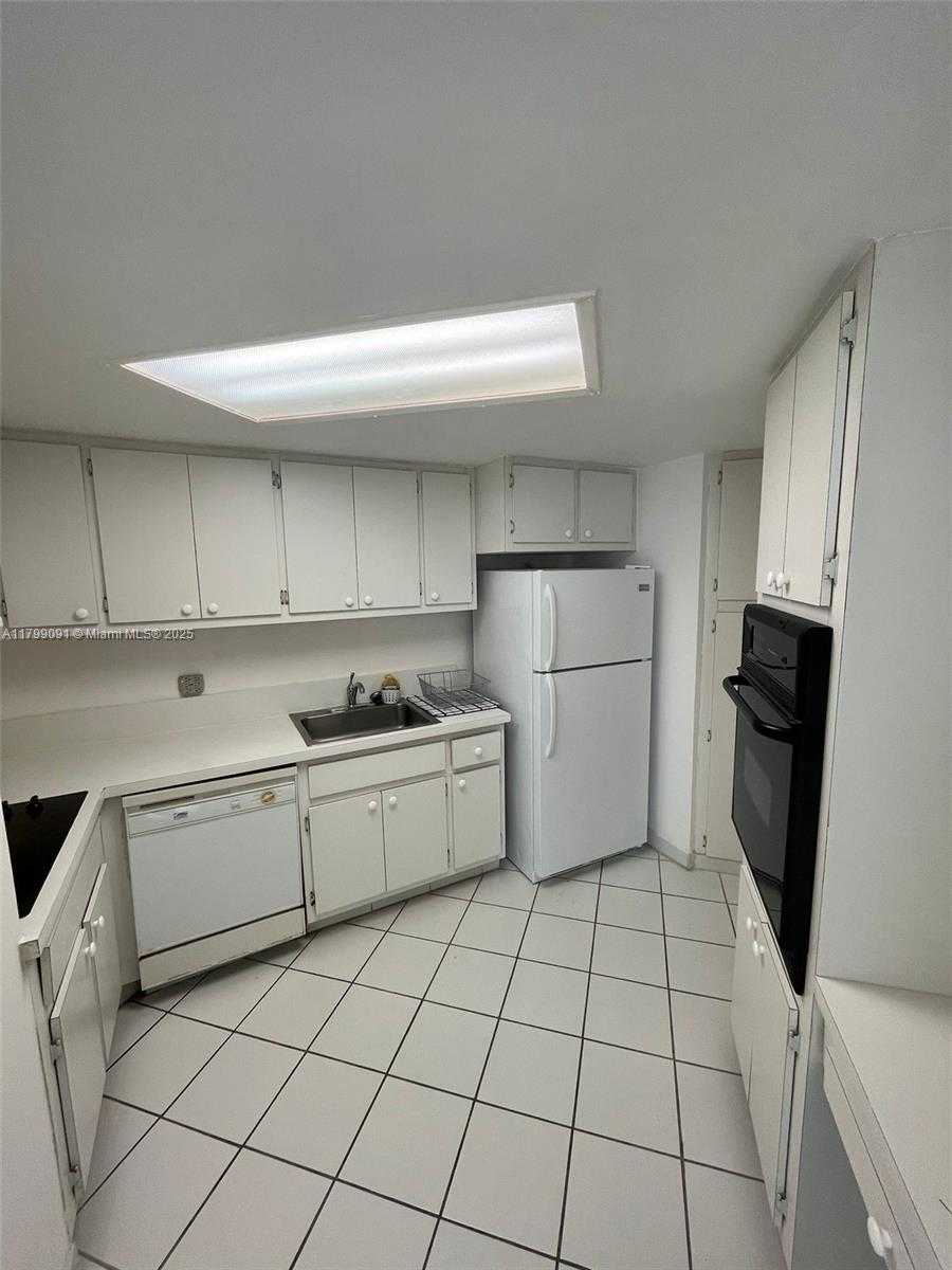Small Image of 801 BRICKELL BAY DR #1567, Miami Number 4