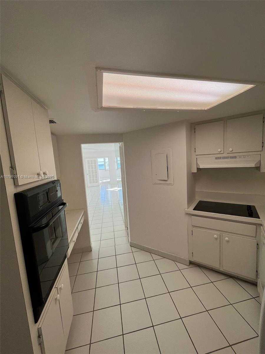 Small Image of 801 BRICKELL BAY DR #1567, Miami Number 9