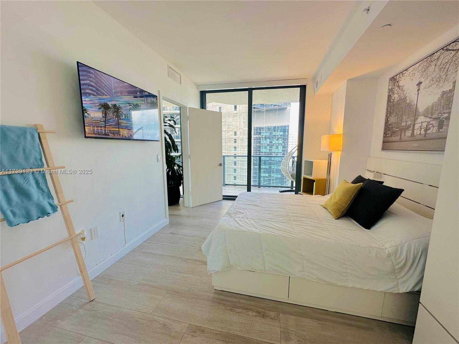 Small Image of 45 SOUTH WEST 9TH ST #2501, Miami Number 10