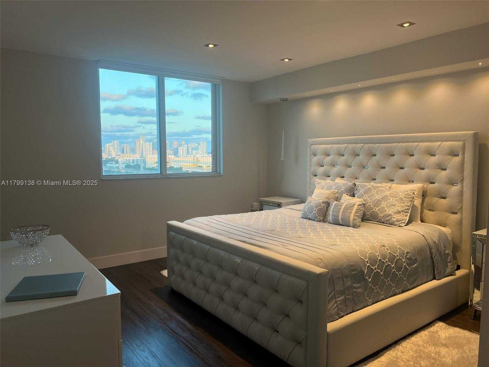 Small Image of 1861 NORTH WEST S RIVER DR #1809, Miami Number 26