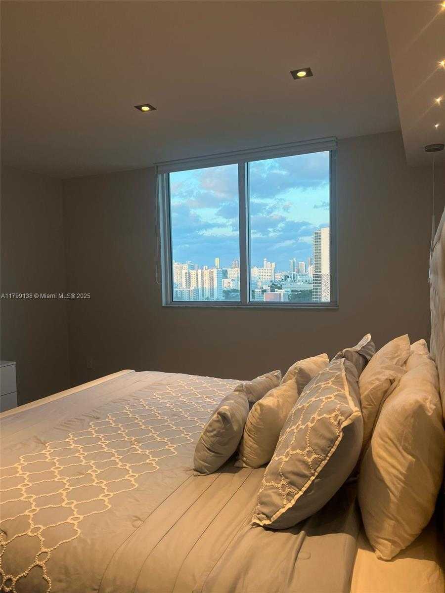 Small Image of 1861 NORTH WEST S RIVER DR #1809, Miami Number 32