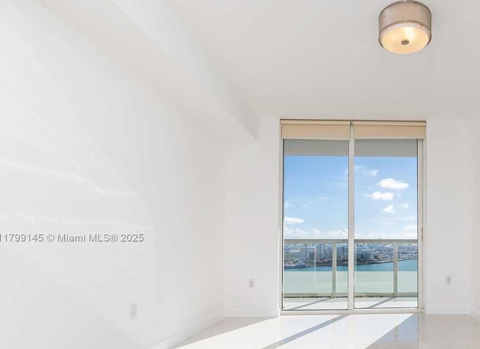 Small Image of 50 Biscayne Blvd, Miami, FL 33132, USA Number 10