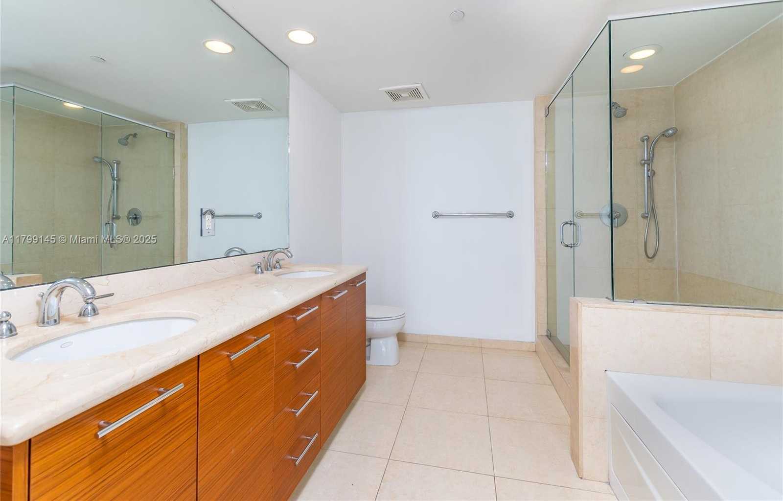 Small Image of 50 Biscayne Blvd, Miami, FL 33132, USA Number 13