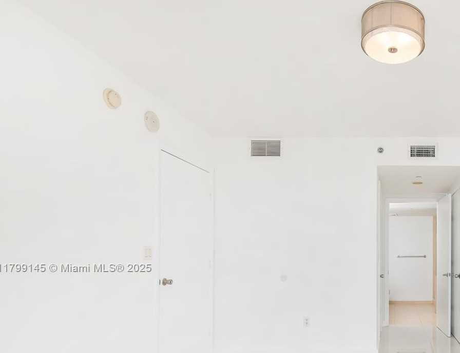 Small Image of 50 Biscayne Blvd, Miami, FL 33132, USA Number 14