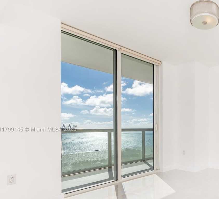 Small Image of 50 Biscayne Blvd, Miami, FL 33132, USA Number 15