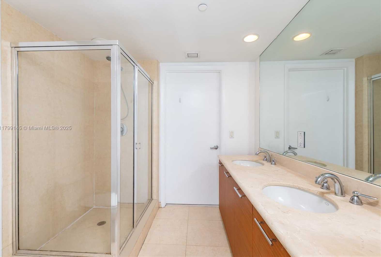 Small Image of 50 Biscayne Blvd, Miami, FL 33132, USA Number 19