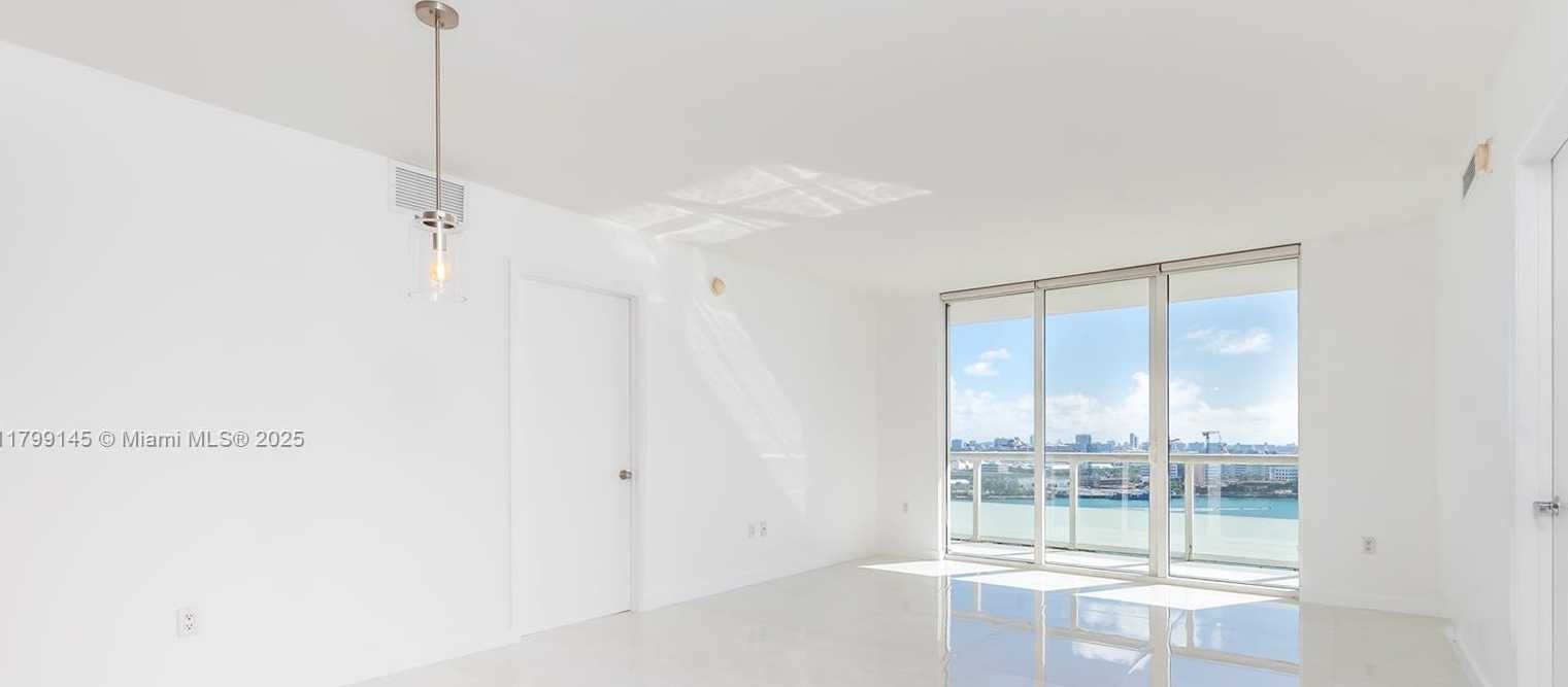 Small Image of 50 Biscayne Blvd, Miami, FL 33132, USA Number 2