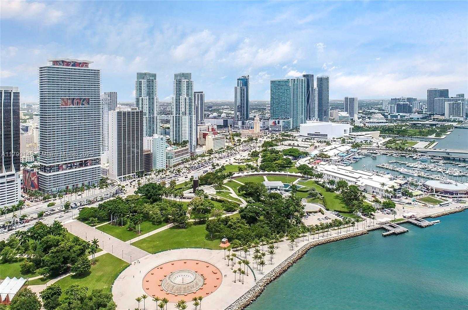 Small Image of 50 Biscayne Blvd, Miami, FL 33132, USA Number 31