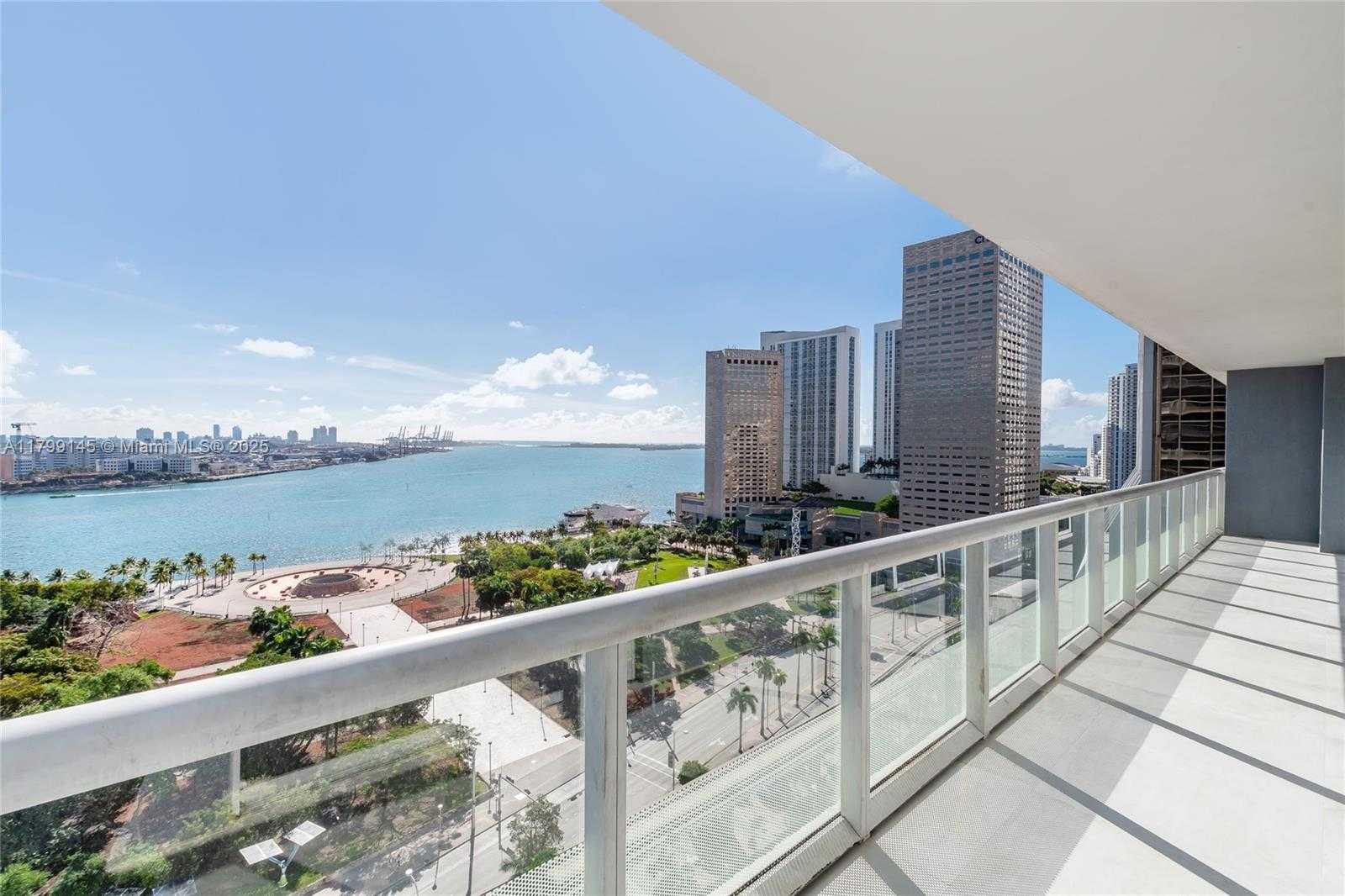 Small Image of 50 Biscayne Blvd, Miami, FL 33132, USA Number 8