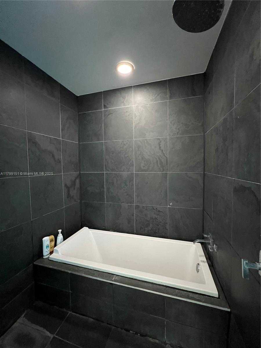 Small Image of 900 BISCAYNE BLVD #2304, Miami Number 13