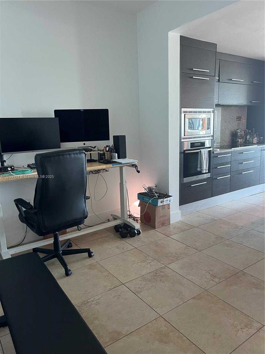 Small Image of 900 BISCAYNE BLVD #2304, Miami Number 5