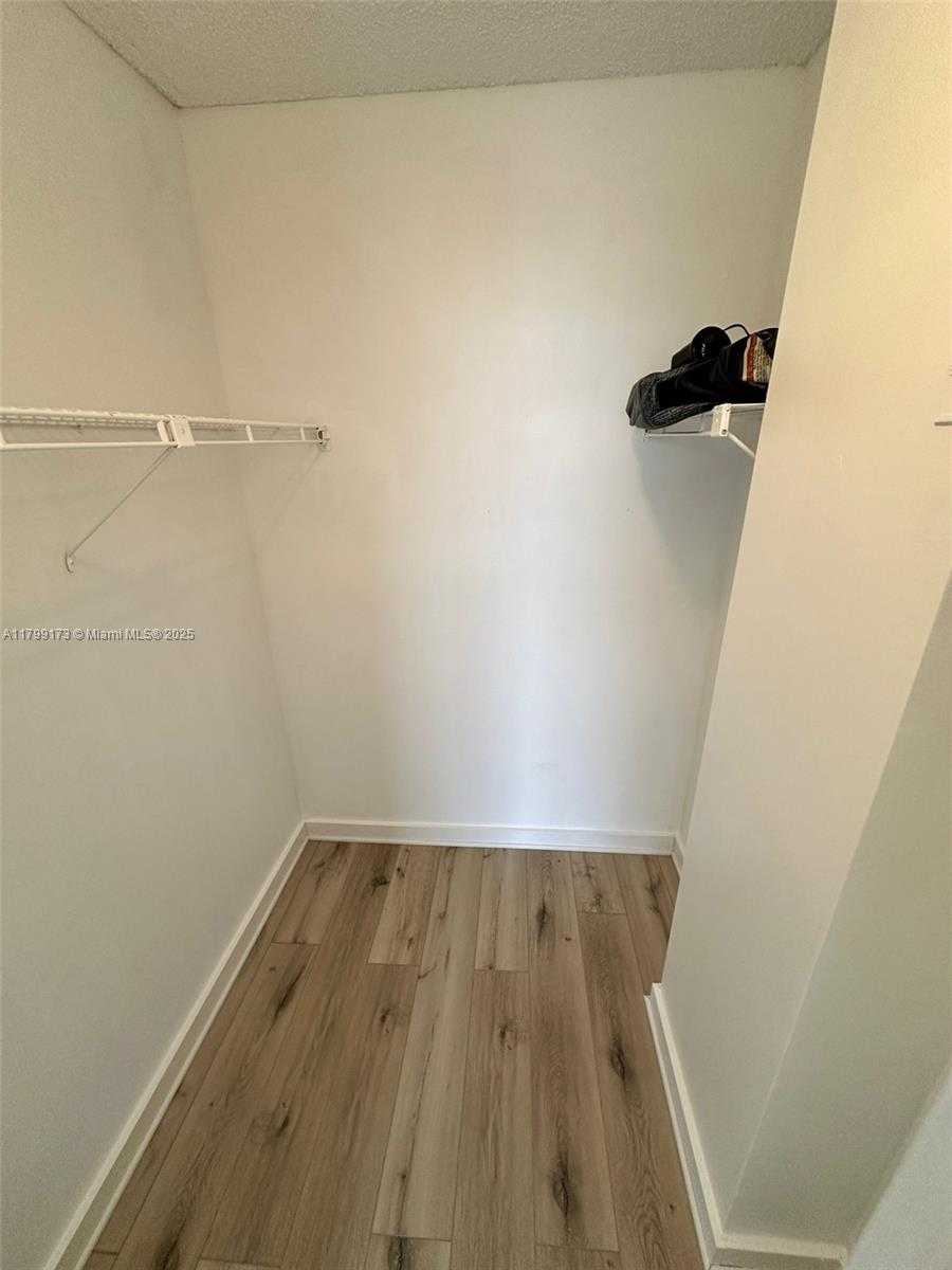 Imagen de Pequeño Objeto