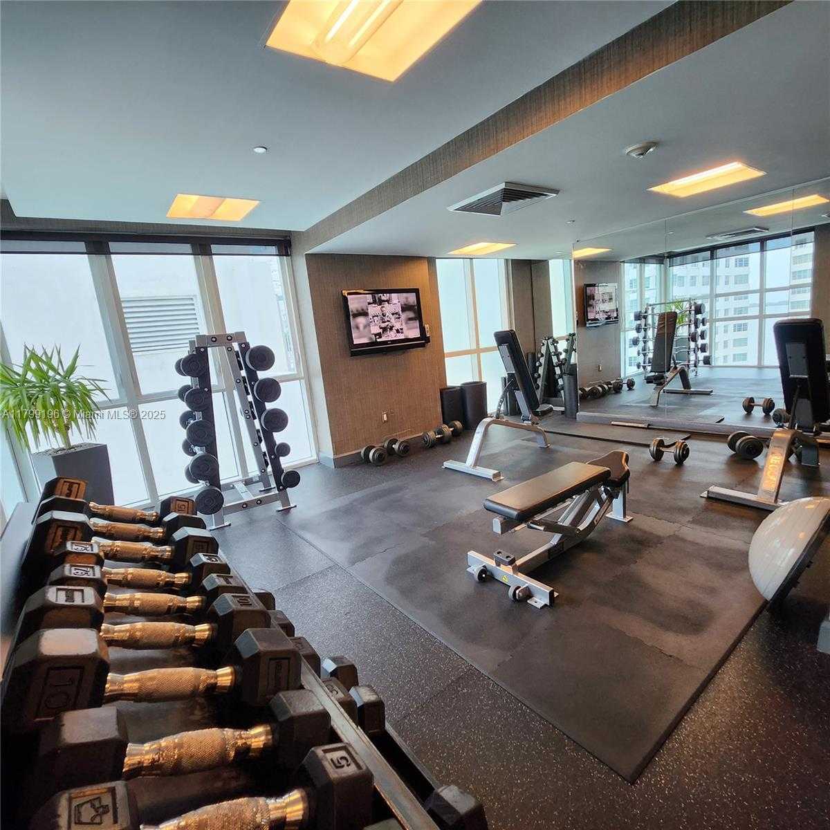 Small Image of 950 BRICKELL BAY DR #3603, Miami Number 17