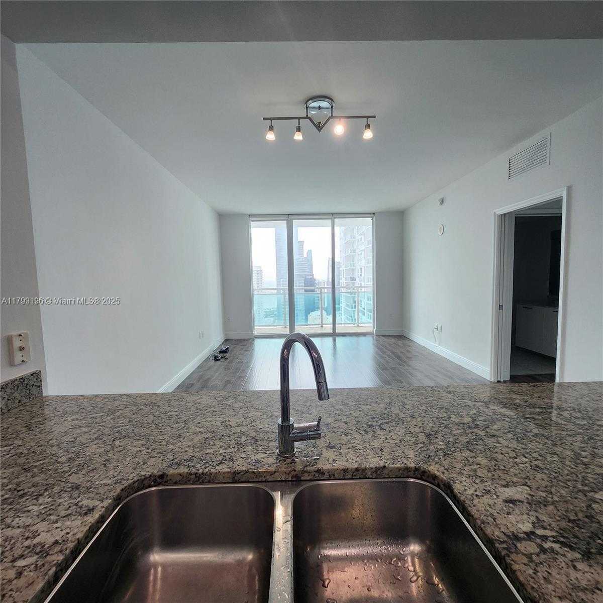 Small Image of 950 BRICKELL BAY DR #3603, Miami Number 6