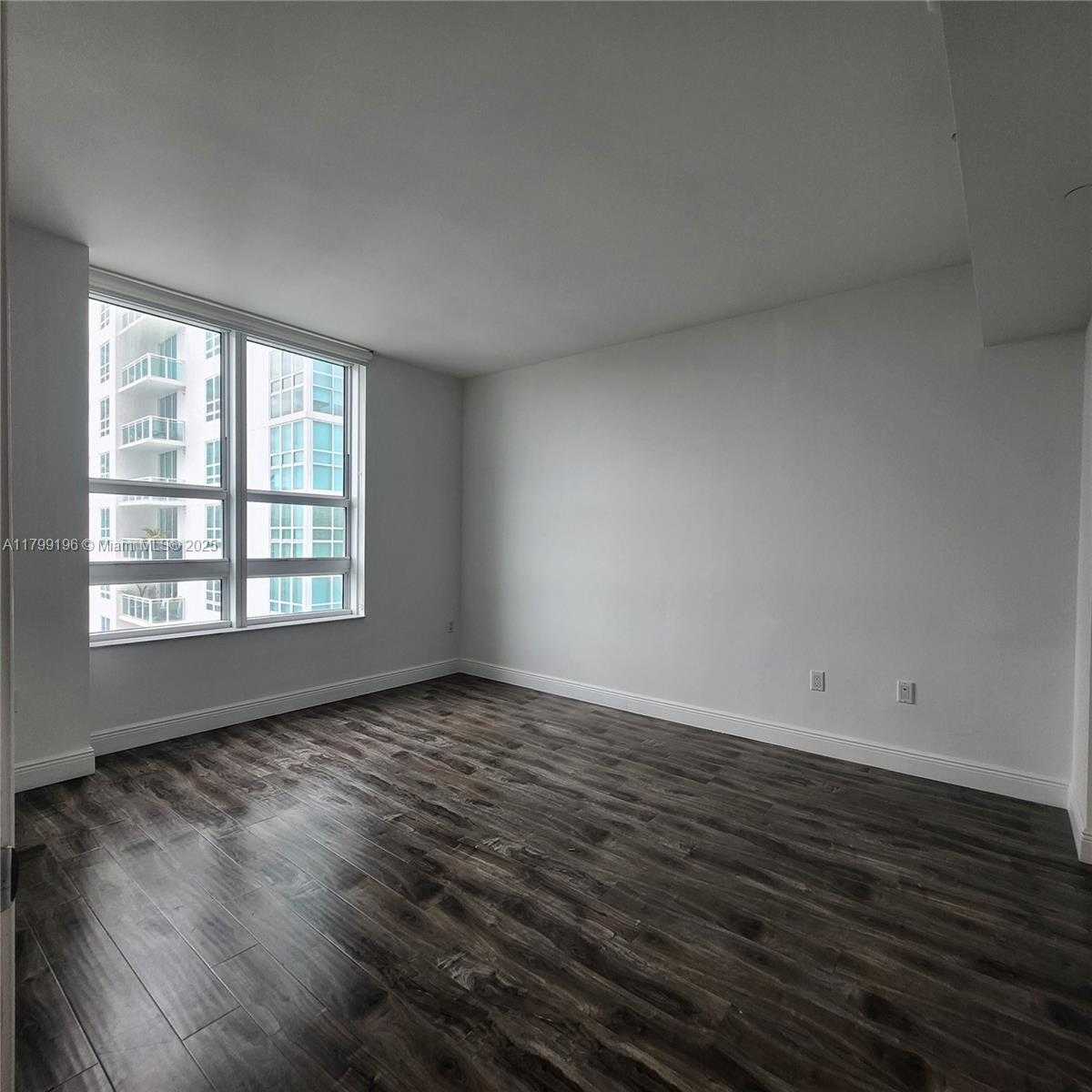 Small Image of 950 BRICKELL BAY DR #3603, Miami Number 8