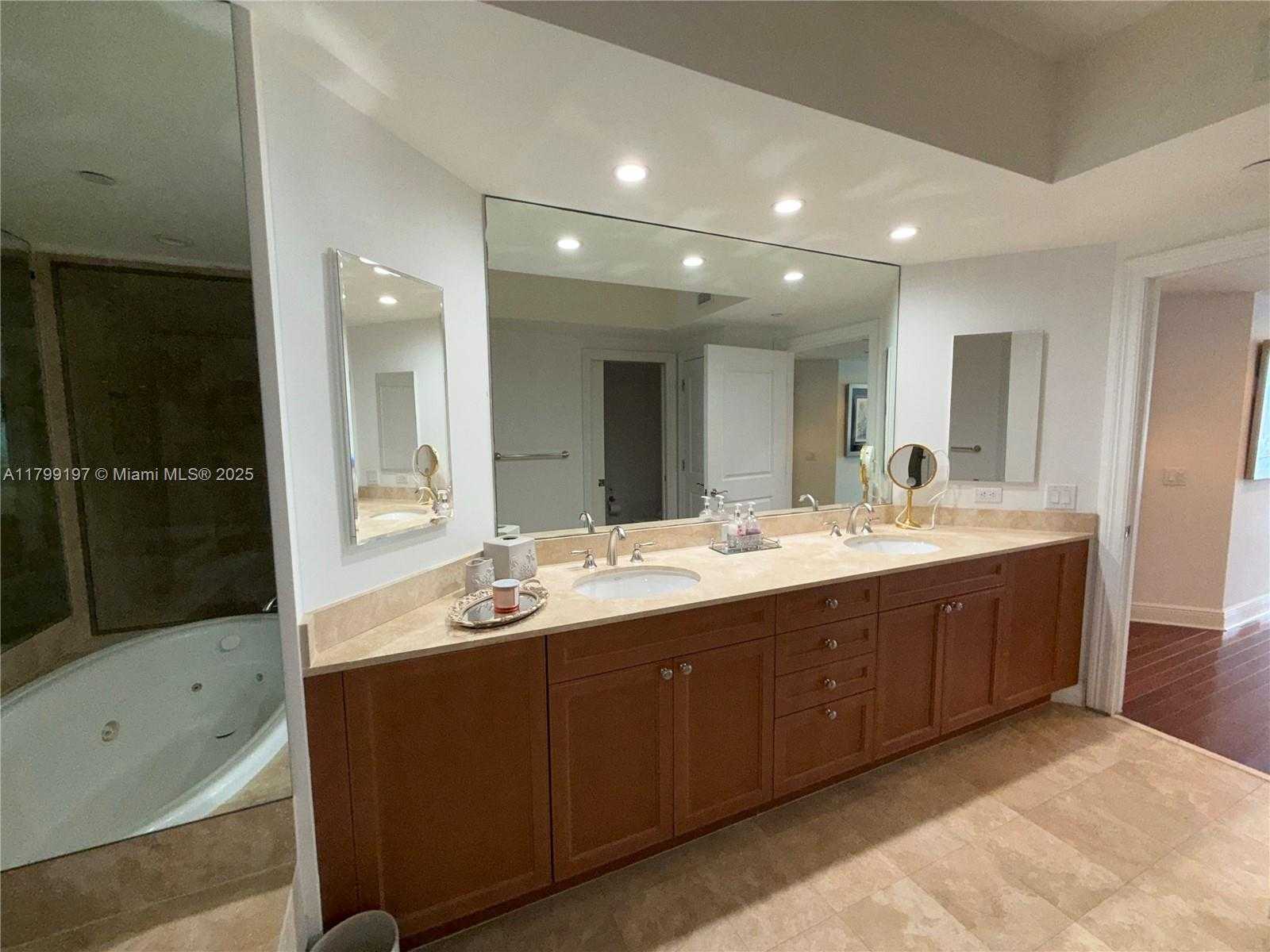 Small Image of 6000 ISLAND BLVD #2104, Aventura Number 9