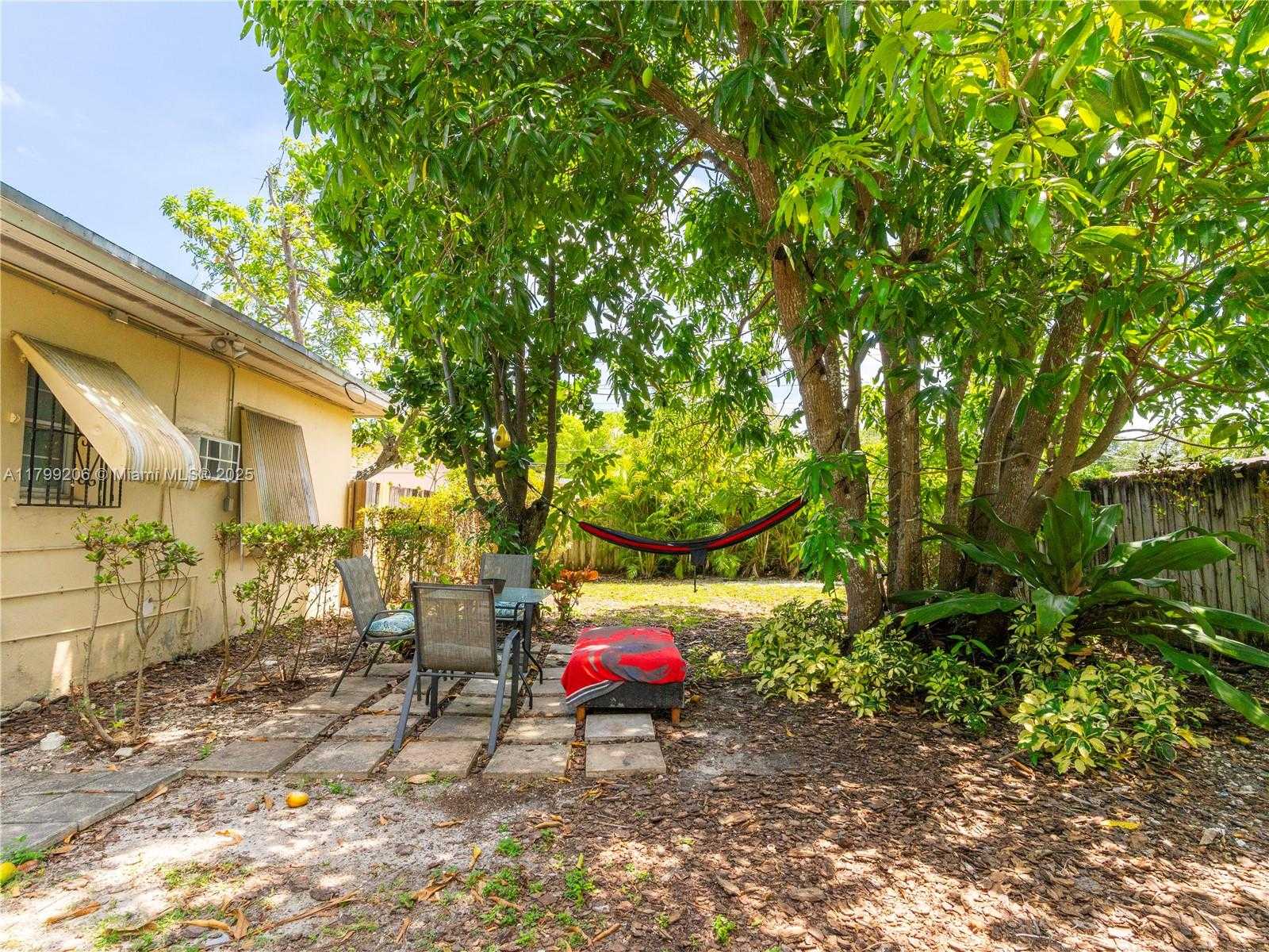 Small Image of 6320 SOUTH WEST 58TH PL, South Miami Number 24