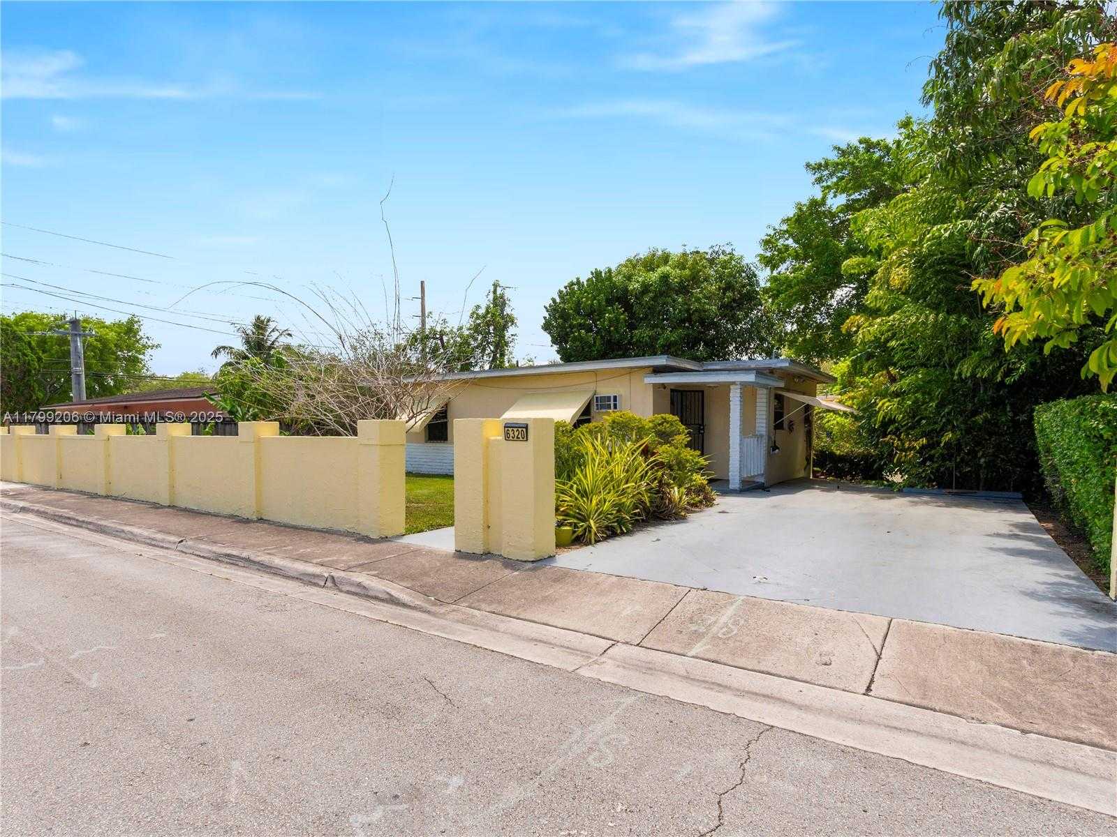 Small Image of 6320 SOUTH WEST 58TH PL, South Miami Number 3