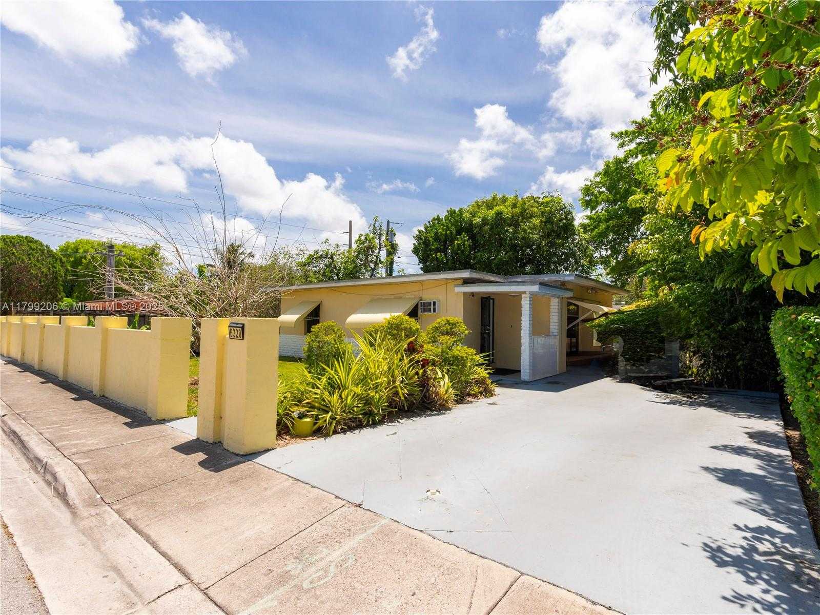 Small Image of 6320 SOUTH WEST 58TH PL, South Miami Number 4