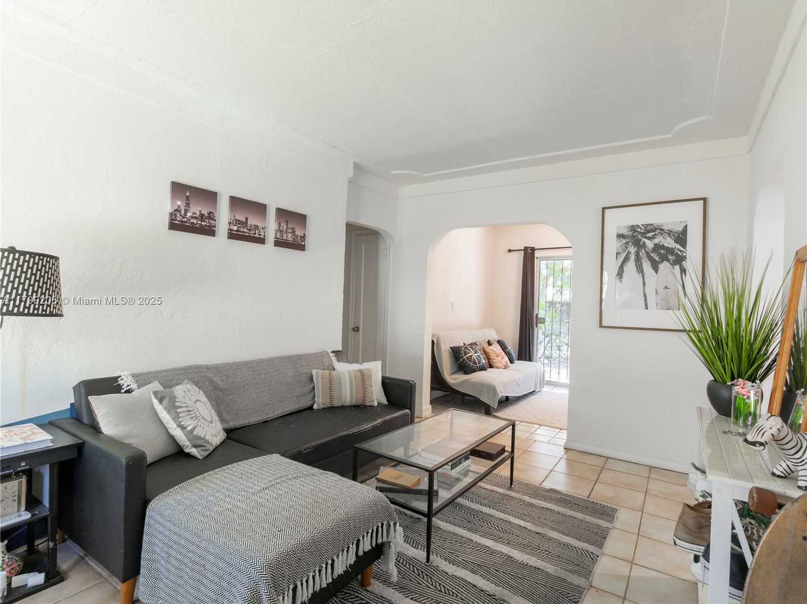 Small Image of 6320 SOUTH WEST 58TH PL, South Miami Number 6