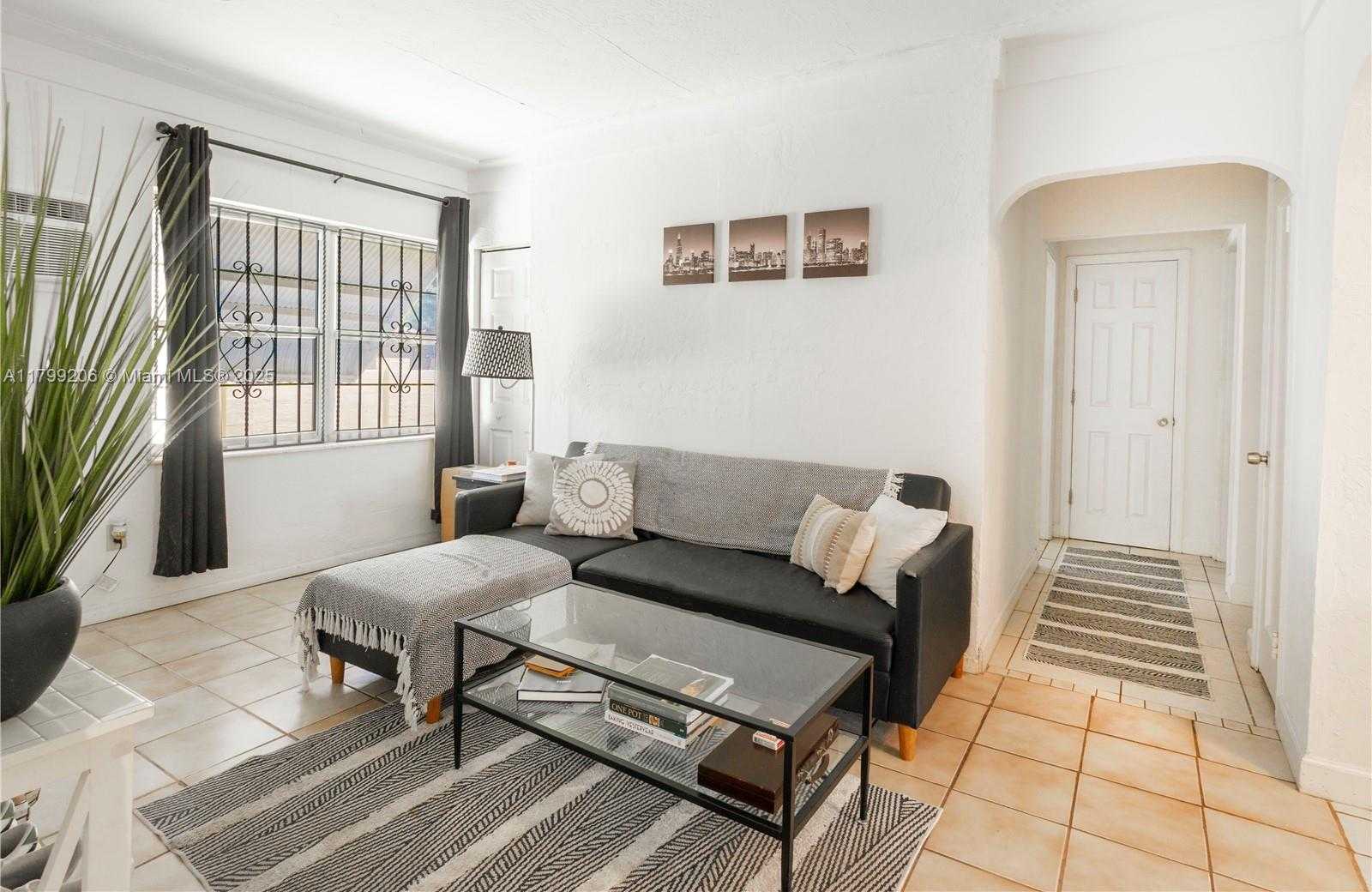 Small Image of 6320 SOUTH WEST 58TH PL, South Miami Number 7