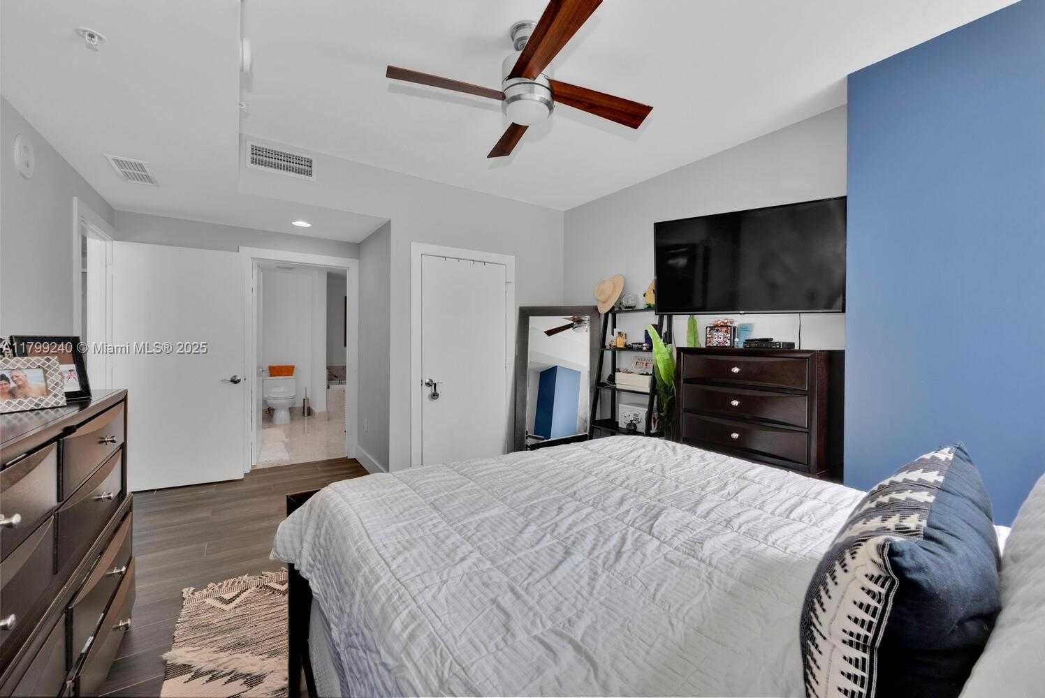 Small Image of 253 NORTH EAST 2ND ST #1710, Miami Number 9