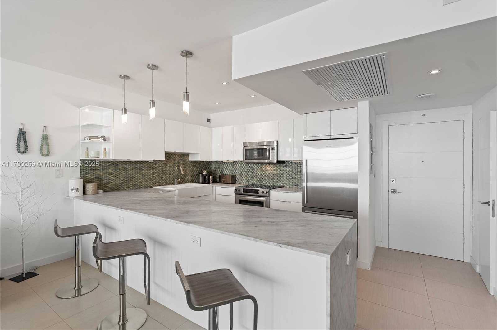 Small Image of 20 ISLAND AVE #907, Miami Beach Number 2
