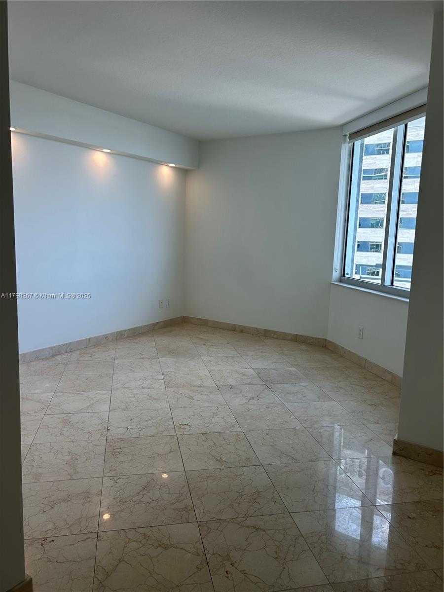 Small Image of 335 SOUTH BISCAYNE BLVD #2908, Miami Number 13