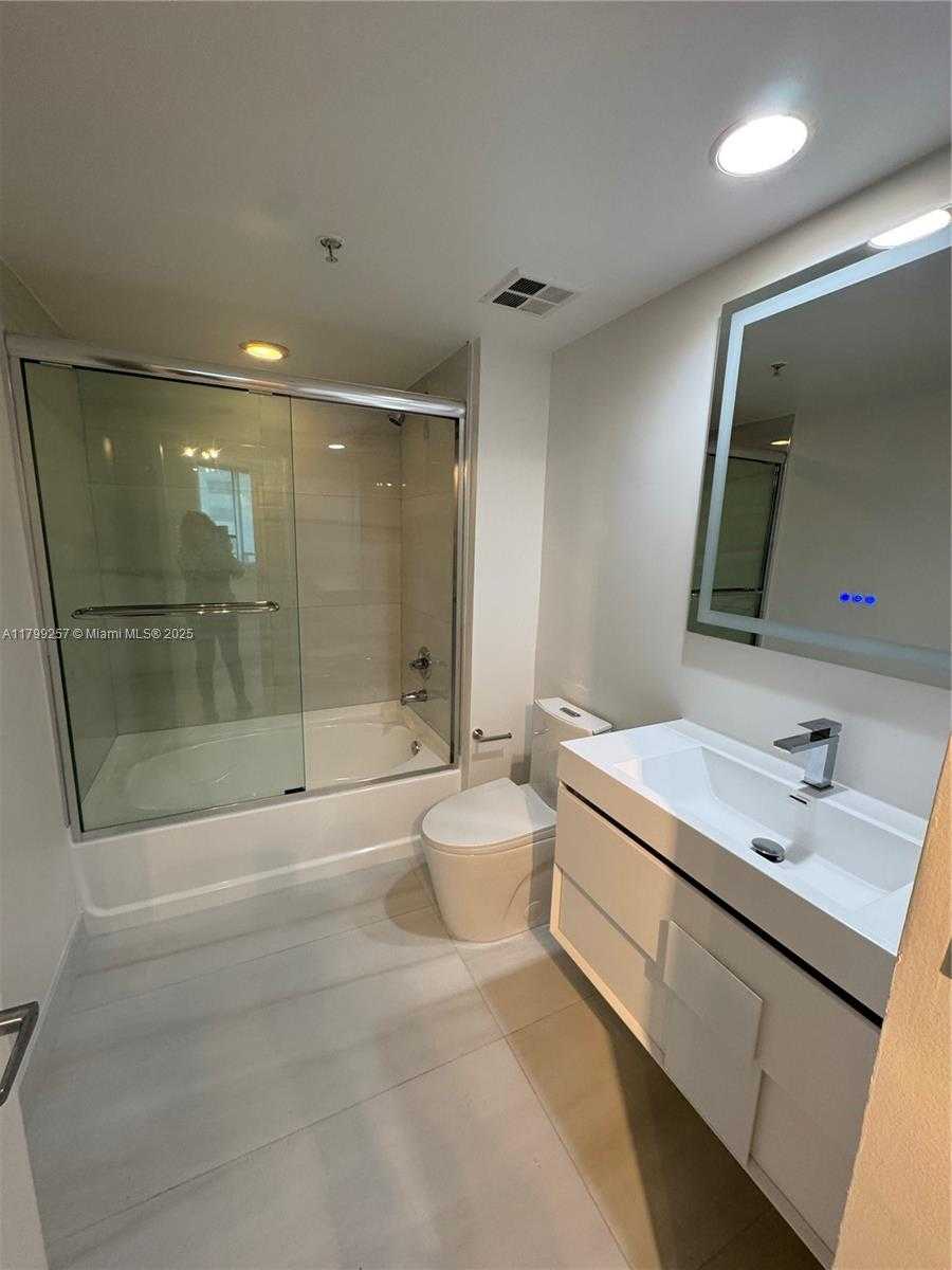 Small Image of 335 SOUTH BISCAYNE BLVD #2908, Miami Number 23