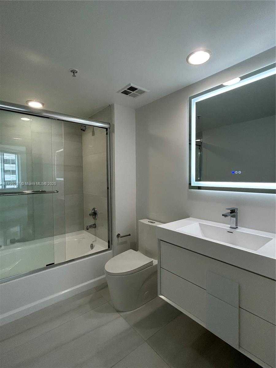 Small Image of 335 SOUTH BISCAYNE BLVD #2908, Miami Number 25