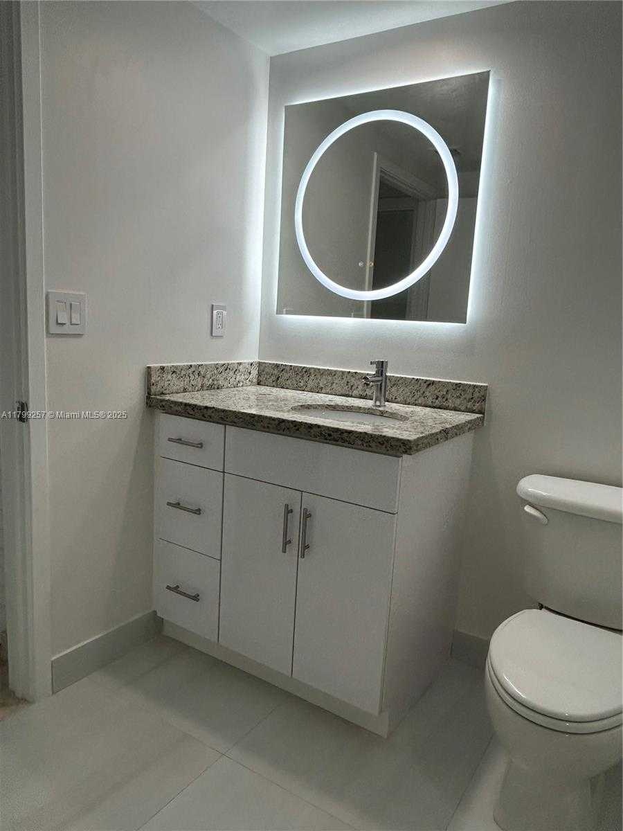 Small Image of 335 SOUTH BISCAYNE BLVD #2908, Miami Number 26
