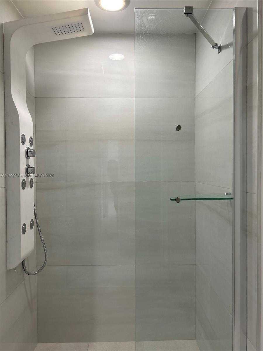 Small Image of 335 SOUTH BISCAYNE BLVD #2908, Miami Number 27