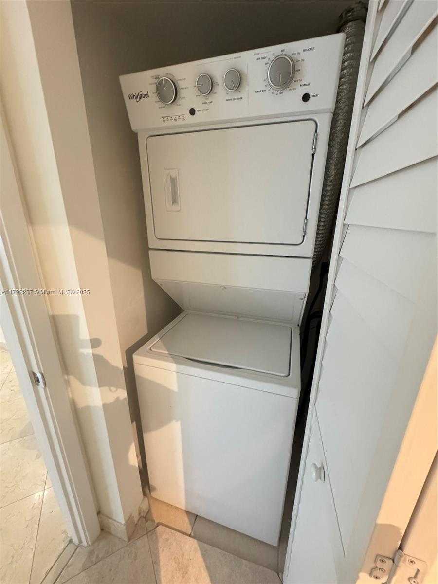 Small Image of 335 SOUTH BISCAYNE BLVD #2908, Miami Number 30
