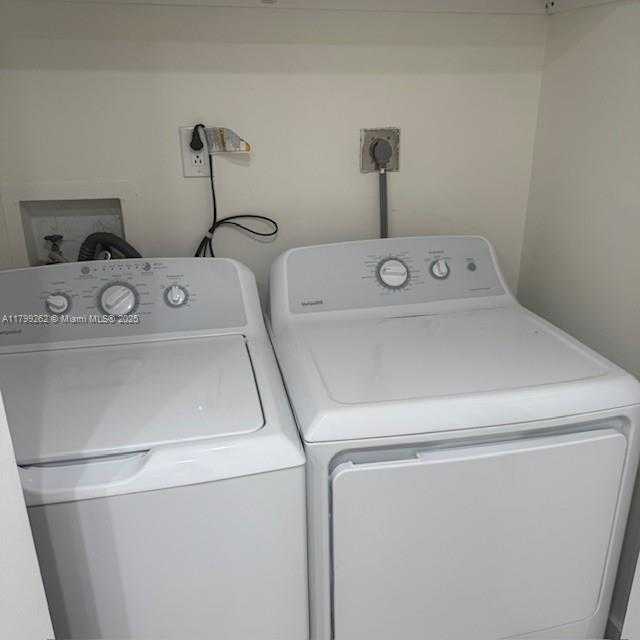 Small Image of 19355 TURNBERRY WAY #24F, Aventura Number 14