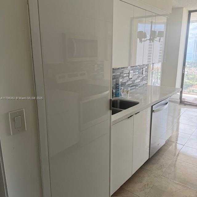 Small Image of 19355 TURNBERRY WAY #24F, Aventura Number 5