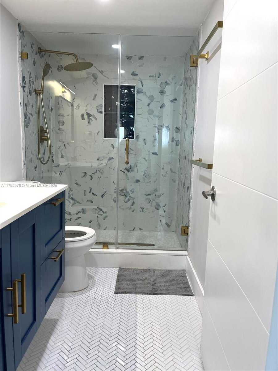 Small Image of 6801 HARDING AVE #323, Miami Beach Number 12