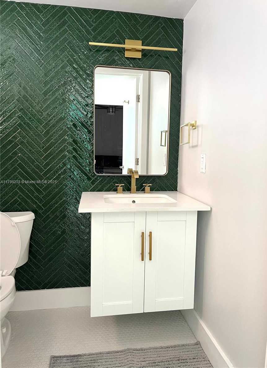 Small Image of 6801 HARDING AVE #323, Miami Beach Number 13