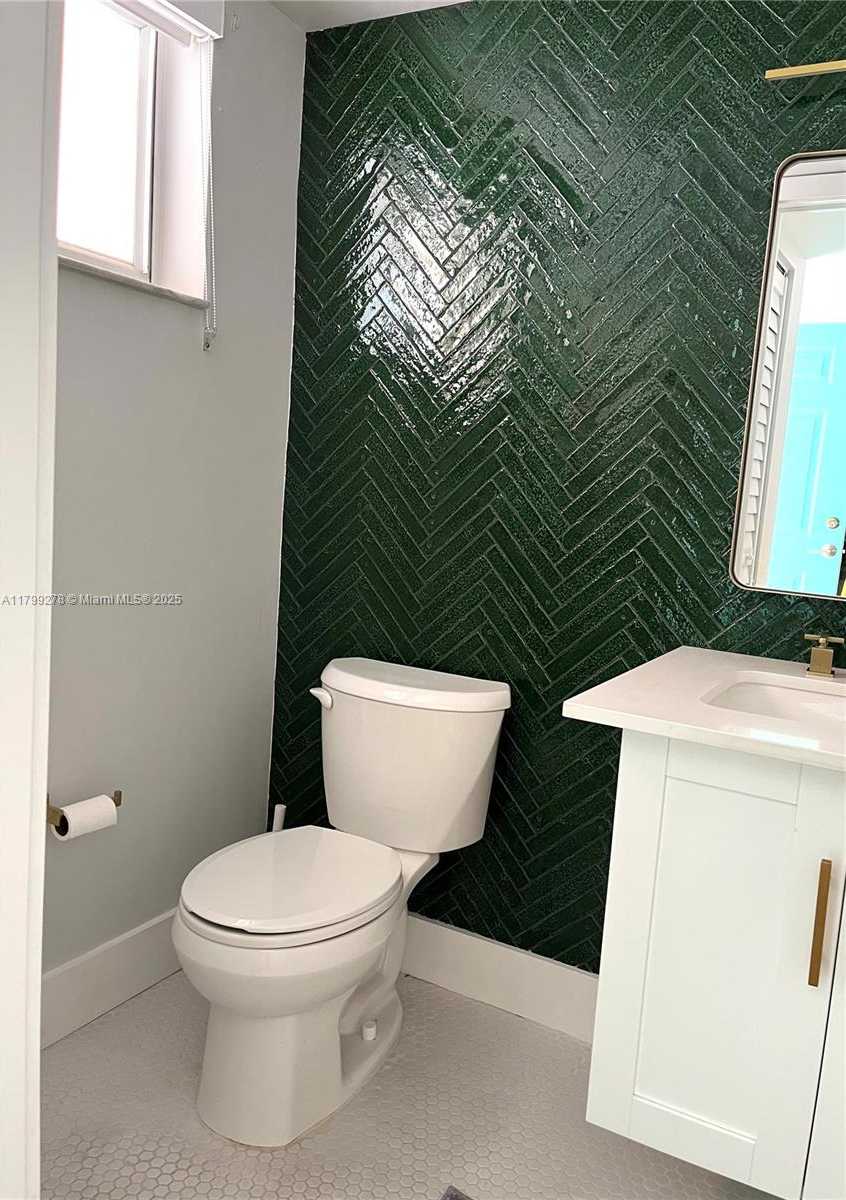 Small Image of 6801 HARDING AVE #323, Miami Beach Number 14