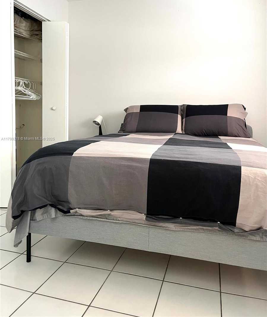 Small Image of 6801 HARDING AVE #323, Miami Beach Number 18