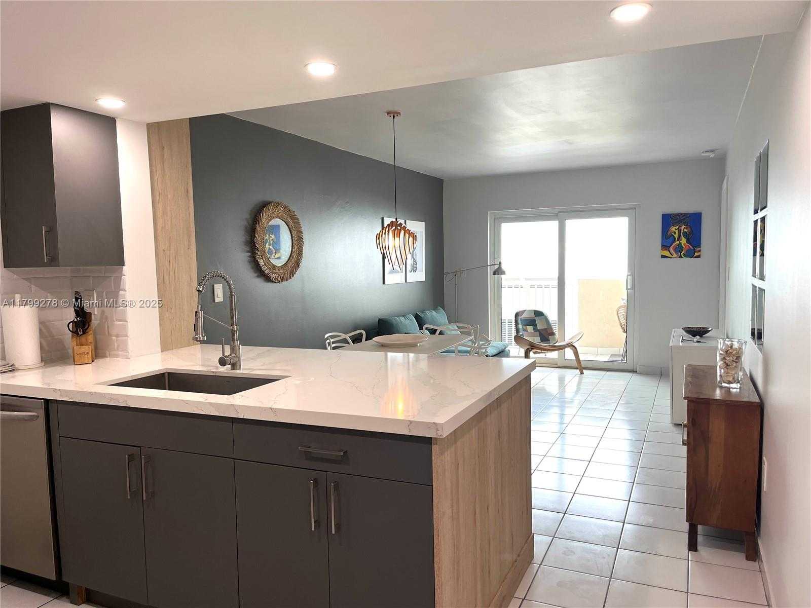 Small Image of 6801 HARDING AVE #323, Miami Beach Number 2