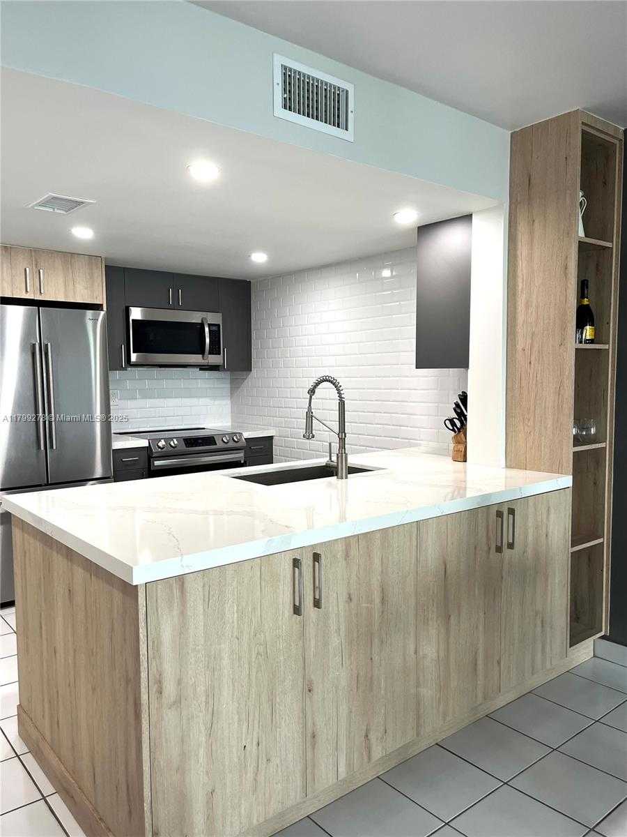 Small Image of 6801 HARDING AVE #323, Miami Beach Number 6