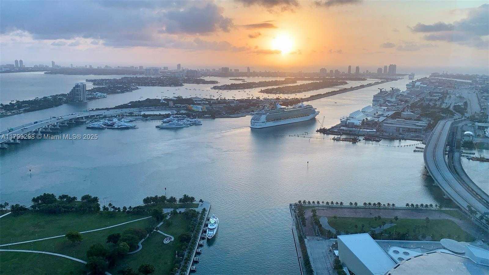 Small Image of 888 BISCAYNE BLVD #4312, Miami Number 17