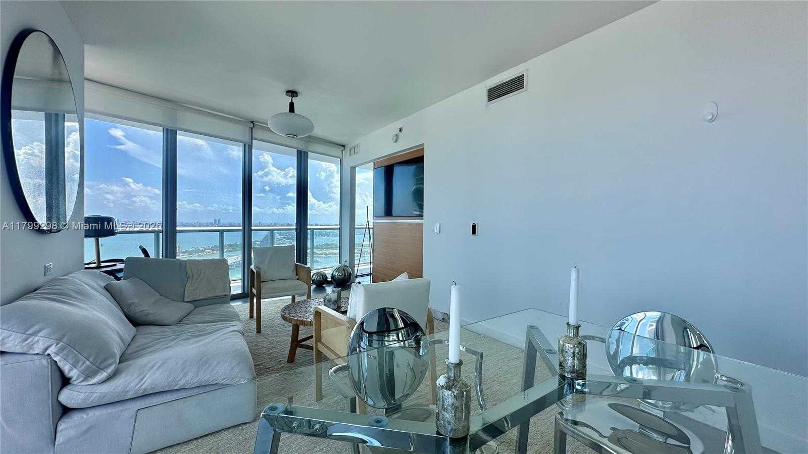 Small Image of 888 BISCAYNE BLVD #4312, Miami Number 3