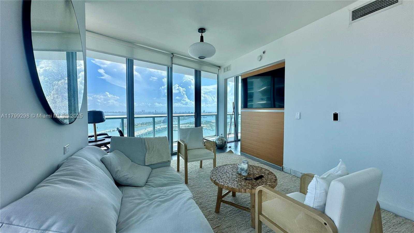 Small Image of 888 BISCAYNE BLVD #4312, Miami Number 4